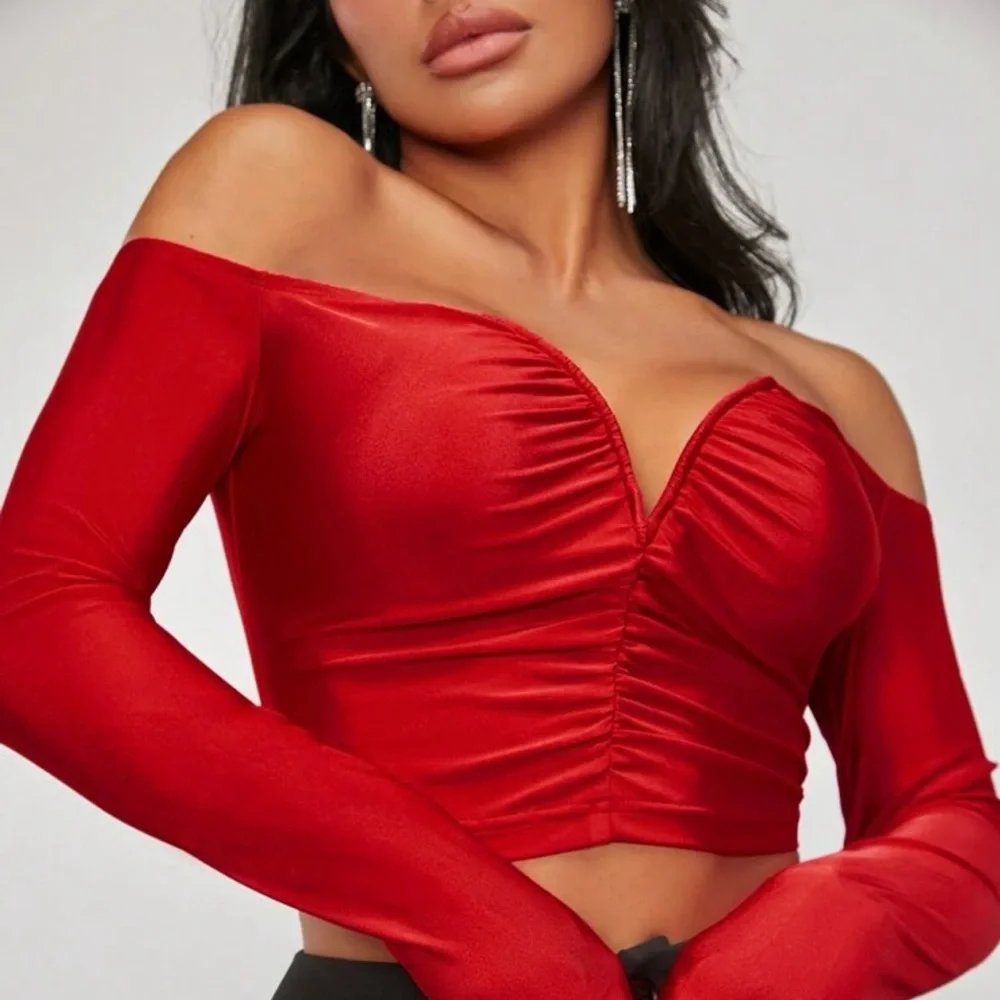 Off Shoulder Ruched Crop Tee - Picture 2 of 7
